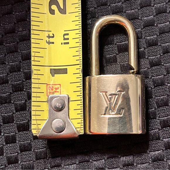 LOUIS VUITTON Paris Lock Necklace No key LV cuban necklace - Picture 11 of 13